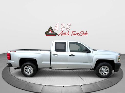 Used 2018 Chevrolet Silverado 1500 W/T w/ Trailering Package AWD/4WD image 6