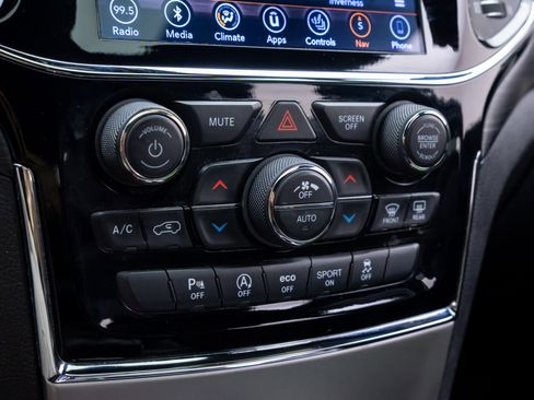 Used 2019 Jeep Grand Cherokee Altitude image 26