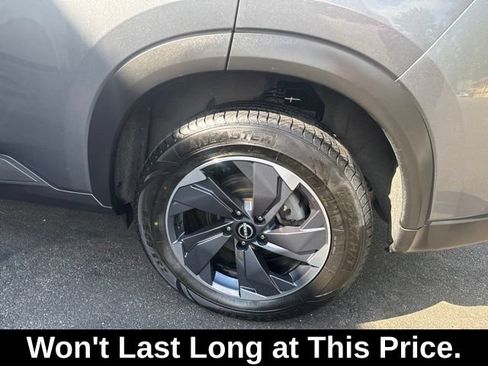 Used 2024 Nissan Rogue SV FWD image 30