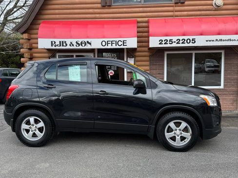 Used 2016 Chevrolet Trax LS AWD/4WD image 2