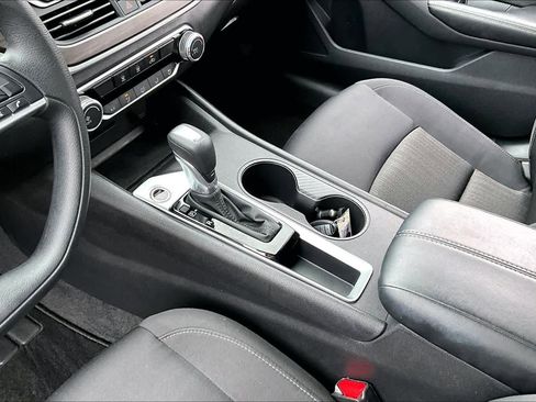 Used 2025 Nissan Altima 2.5 SV image 16