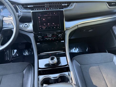 Used 2023 Jeep Grand Cherokee L Laredo AWD/4WD image 18