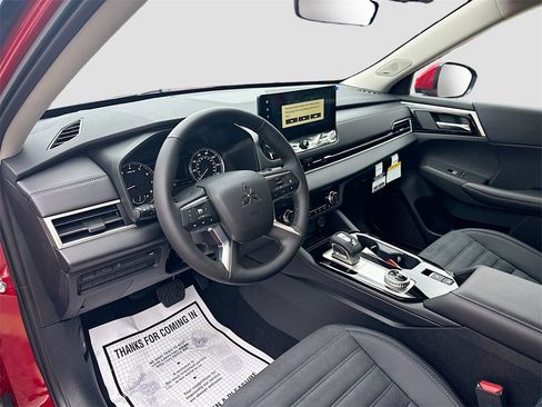 New 2026 Mitsubishi Outlander SE image 9