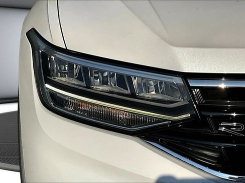 Used 2023 Volkswagen Tiguan SE R-Line FWD image 34