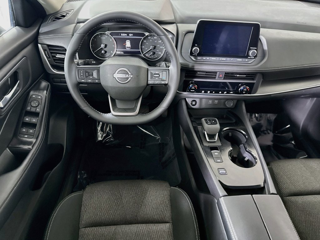 Certified 2025 Nissan Rogue SV FWD image 4