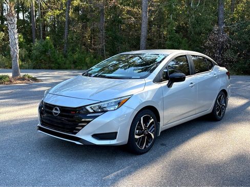 New 2025 Nissan Versa SR w/ Trunk Package image 3