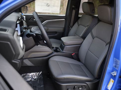 New 2026 Chevrolet Colorado ZR2 w/ Technology Package AWD/4WD image 9