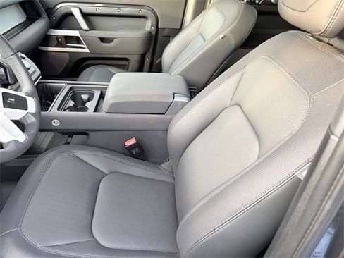 Used 2023 Land Rover Defender 90 X-Dynamic SE image 6