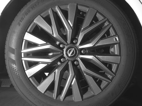 Used 2025 Nissan Altima 2.5 SV FWD image 15