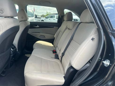 Used 2020 Kia Sorento S FWD image 10