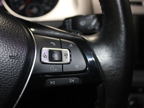 Used 2016 Volkswagen Golf Limited Edition image 15