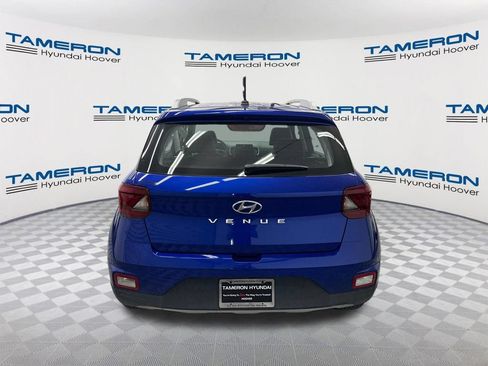 Used 2023 Hyundai Venue Limited w/ Cargo Package FWD image 4