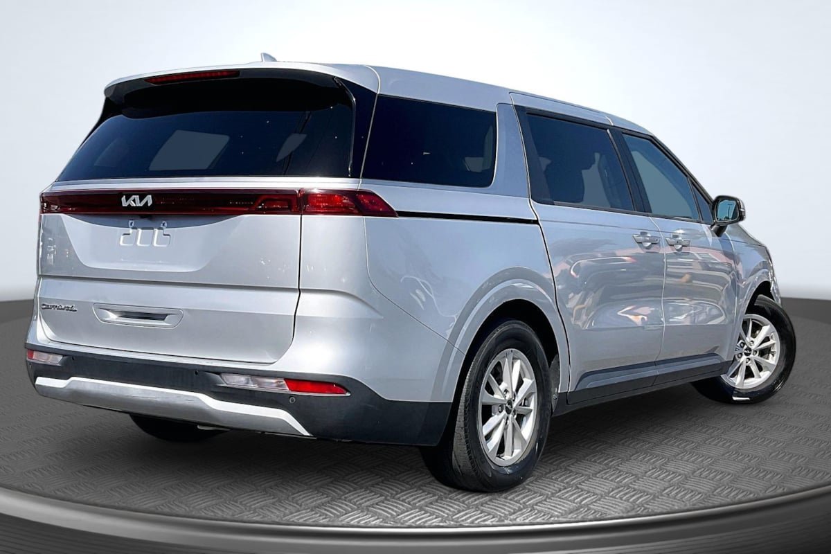 Used 2022 Kia Carnival LX FWD image 13