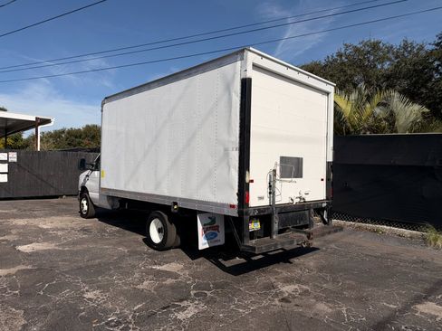 Used 2015 Ford E-350 and Econoline 350 Super Duty image 6