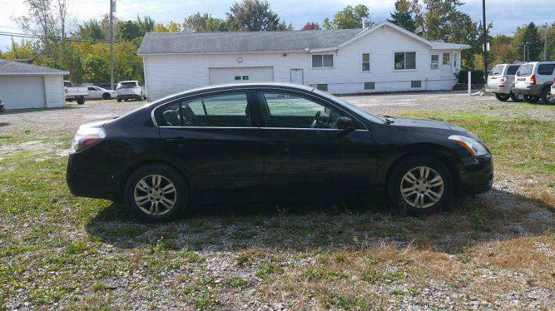 Used 2010 Nissan Altima 2.5 S w/ Convenience Pkg FWD image 3