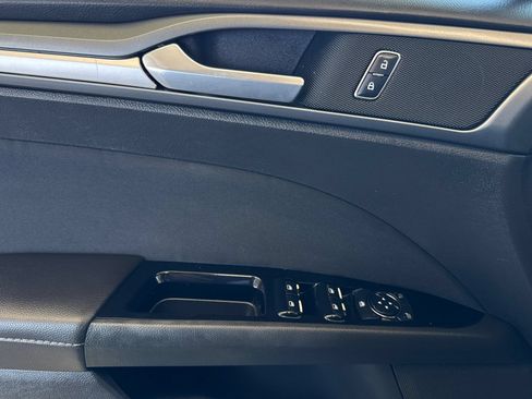 Used 2015 Ford Fusion SE FWD image 11