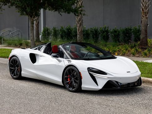 Used 2025 McLaren Artura Spider RWD image 3
