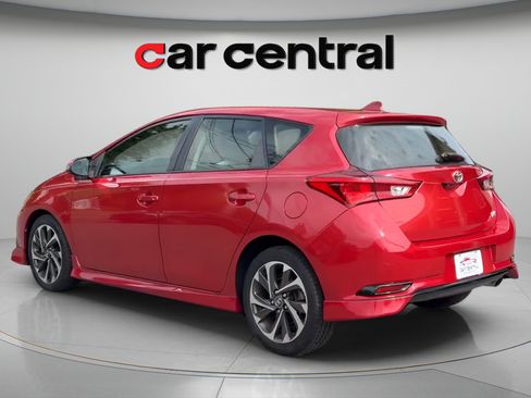 Used 2018 Toyota Corolla iM FWD image 3