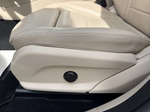 Used 2019 Mercedes-Benz GLC 300 4MATIC image 11