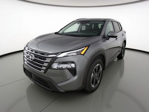 Used 2025 Nissan Rogue SV image 3