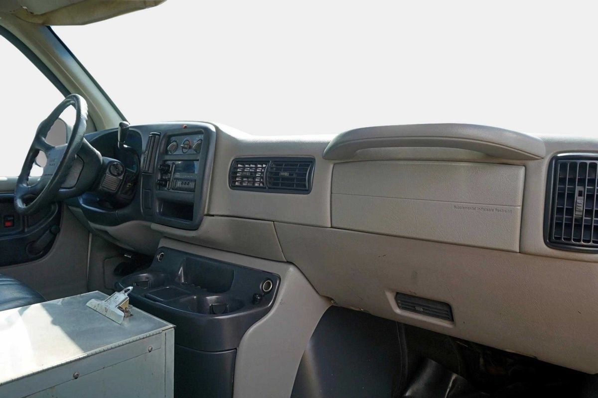 Used 1997 GMC Savana 2500 RWD image 16
