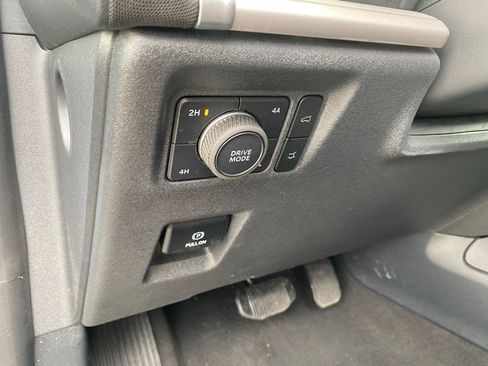 Used 2025 Ford Expedition Active image 17