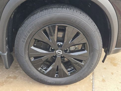 Used 2022 Nissan Rogue SV image 30