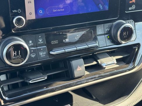 Used 2024 Toyota Highlander XLE image 23