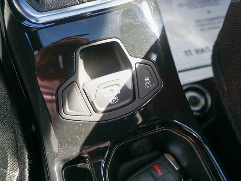 Used 2021 Jeep Renegade Latitude w/ Sun & Sound Group image 26