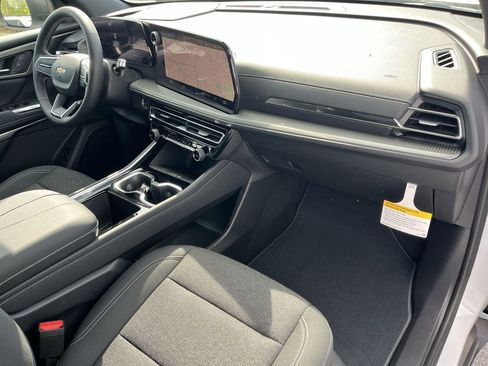 New 2025 Chevrolet Traverse LT image 29