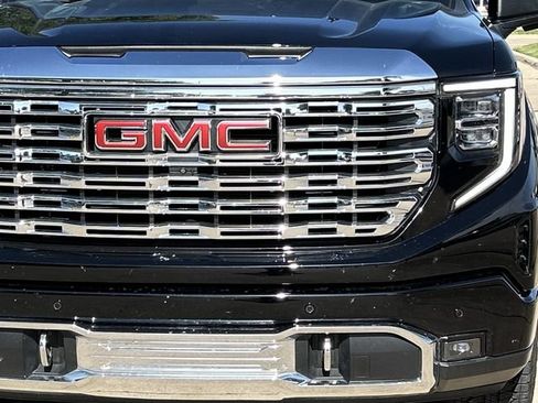 Used 2023 GMC Sierra 1500 Denali w/ Technology Package AWD/4WD image 9