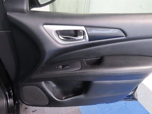 Used 2019 Nissan Pathfinder S AWD/4WD image 35