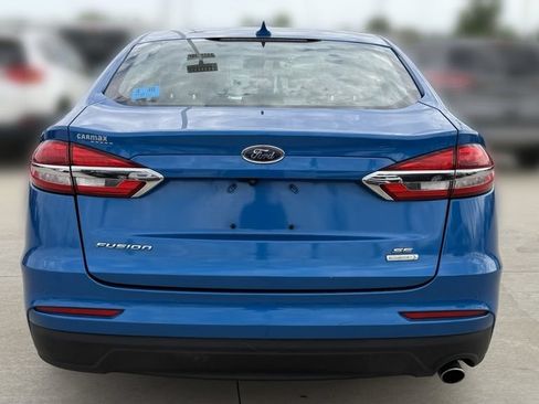 Used 2019 Ford Fusion SE FWD image 4