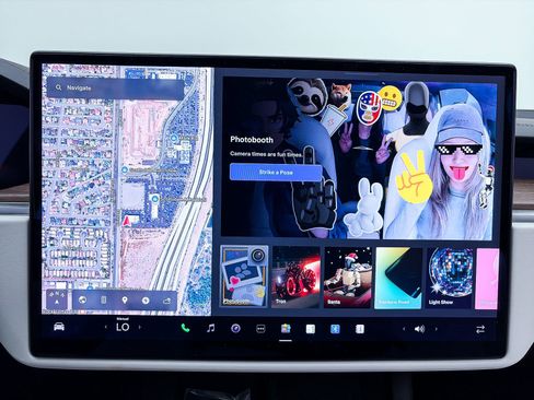 Used 2022 Tesla Model X image 5