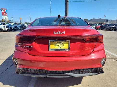 Used 2022 Kia Forte LXS FWD image 5