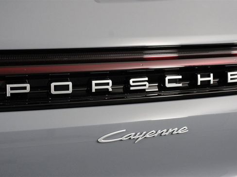 New 2026 Porsche Cayenne image 22