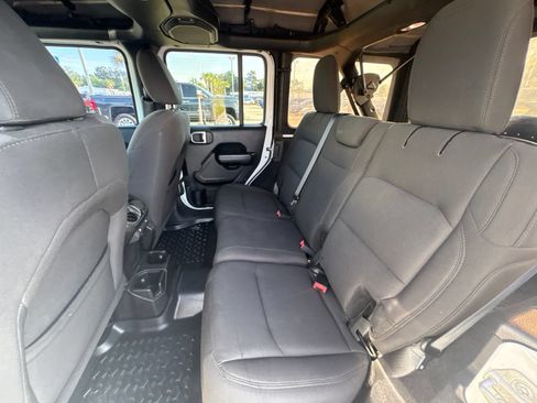 Used 2018 Jeep Wrangler Unlimited Sport S AWD/4WD image 39