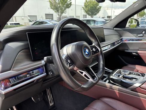 Used 2024 BMW i7 xDrive60 AWD/4WD image 16