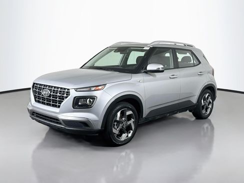 Used 2022 Hyundai Venue SEL FWD image 4