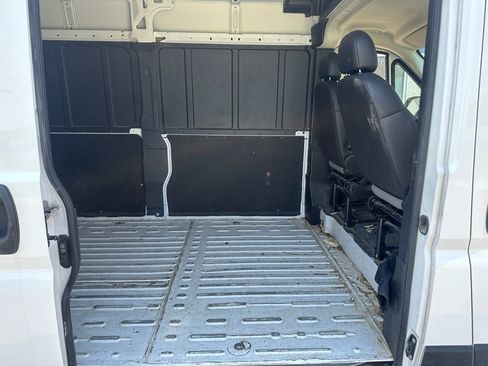 Used 2024 RAM ProMaster 2500 w/ Convenience Group image 9