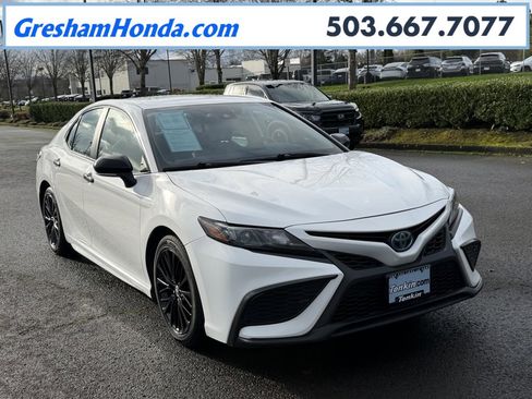 Used 2022 Toyota Camry SE image 1