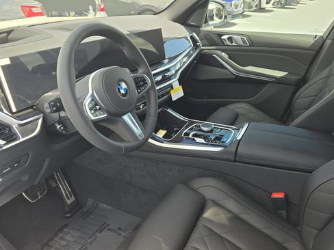 New 2026 BMW X5 xDrive40i w/ M Sport Package AWD/4WD image 8