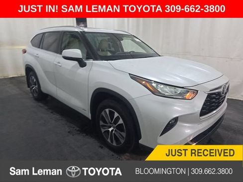 Used 2024 Toyota Highlander XLE AWD/4WD image 1