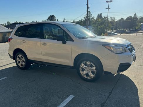 Used 2017 Subaru Forester 2.5i image 9