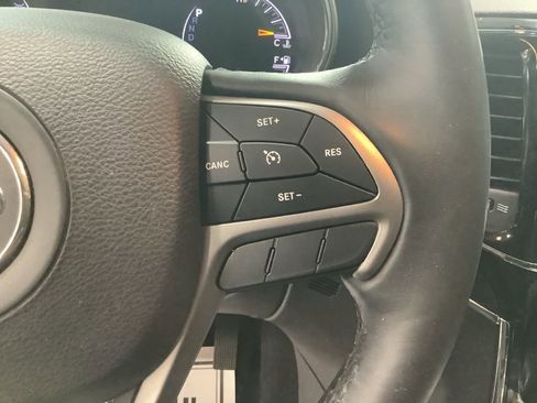 Used 2019 Jeep Grand Cherokee Limited image 17