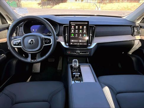 Used 2026 Volvo XC90 B6 Plus w/ Protection Package AWD/4WD image 18