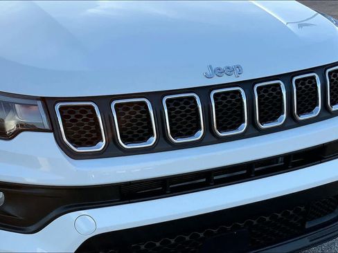 Used 2024 Jeep Compass Latitude image 29