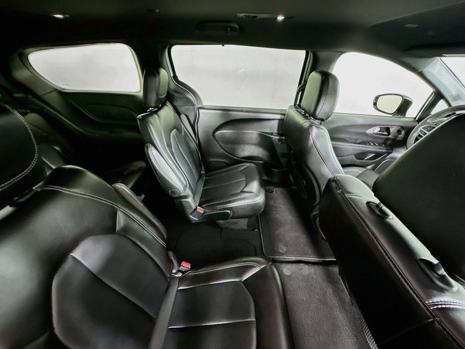 Used 2025 Chrysler Pacifica Select FWD image 27