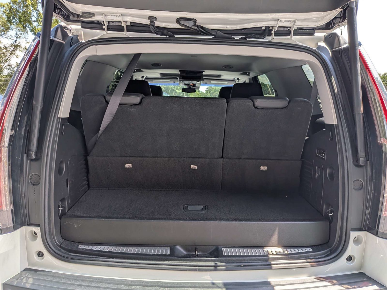 Used 2019 Cadillac Escalade Luxury AWD/4WD image 12