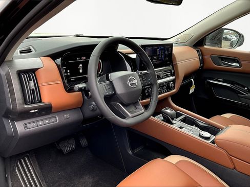 New 2026 Nissan Pathfinder Platinum AWD/4WD image 16